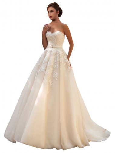 Shop Sweetheart Ball Gown Tulle Wedding Dress with Lace Bodice Montreal